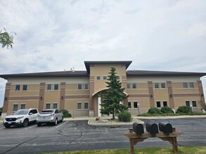 1251 Eastport Centre Dr, Valparaiso, IN for rent Building Photo- Image 1 of 12