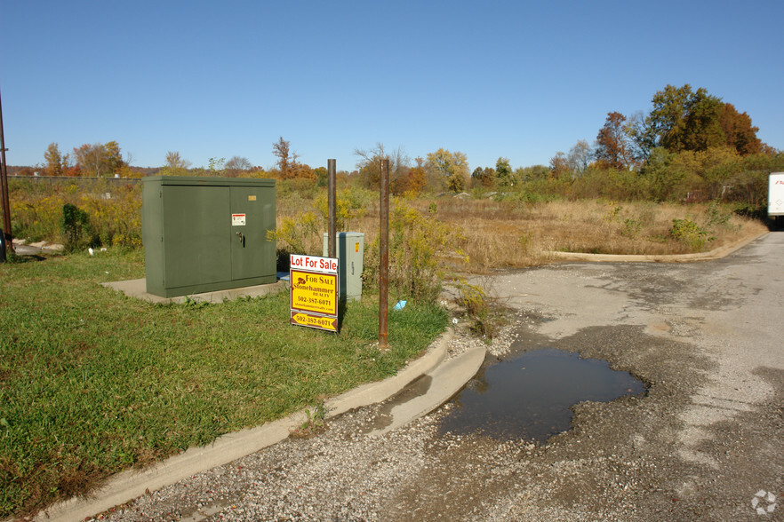 7021 Global Dr, Louisville, KY for sale - Building Photo - Image 2 of 11