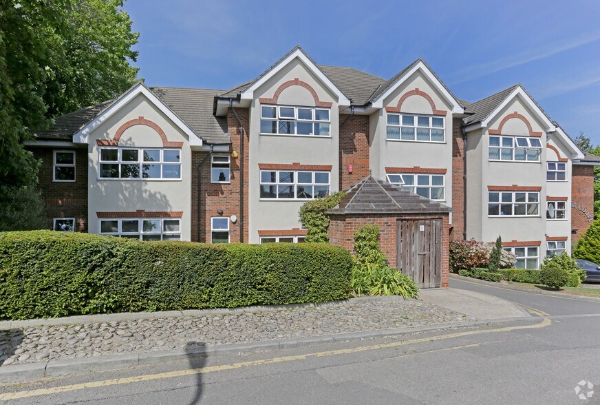 Moon Ln, EN5 5YL Ashdon House/Galley house UK