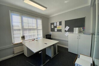 The Hart, Farnham to rent Interior Photo- Image 2 of 5