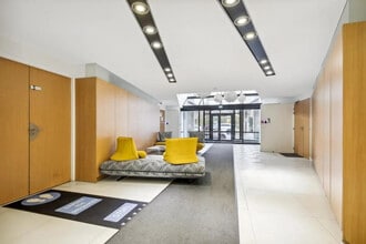 90-94 Rue De Villiers, Levallois-Perret to rent Lobby- Image 1 of 7
