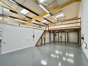 Babbage Rd, Stevenage to rent Interior Photo- Image 2 of 4