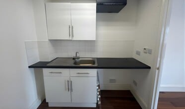 Spearfish Rd, Southampton to rent Interior Photo- Image 2 of 2