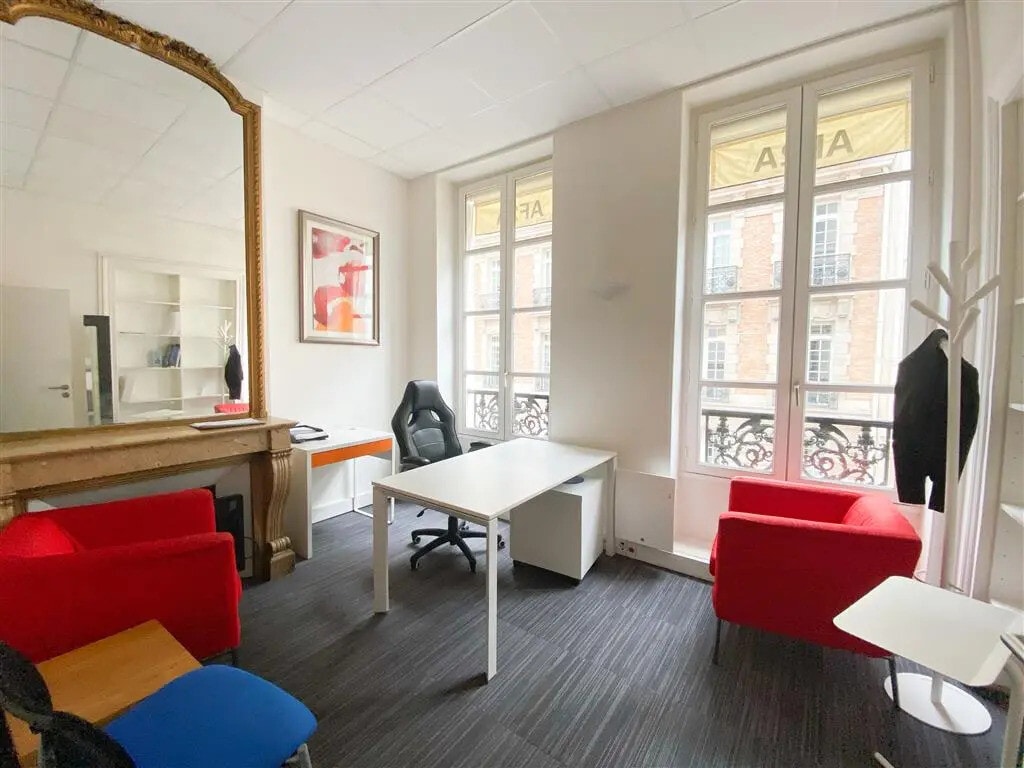 Location Bureaux 153 m² - Photo 1