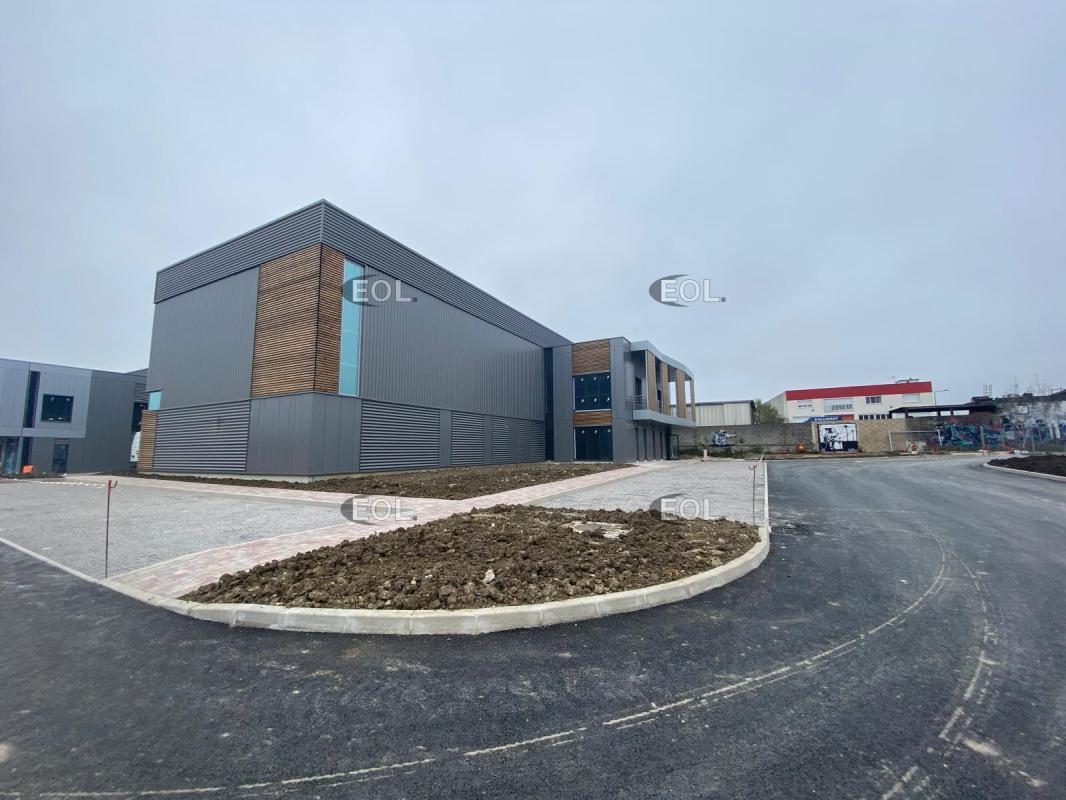 Light Industrial in Courtry for sale Building Photo- Image 1 of 3