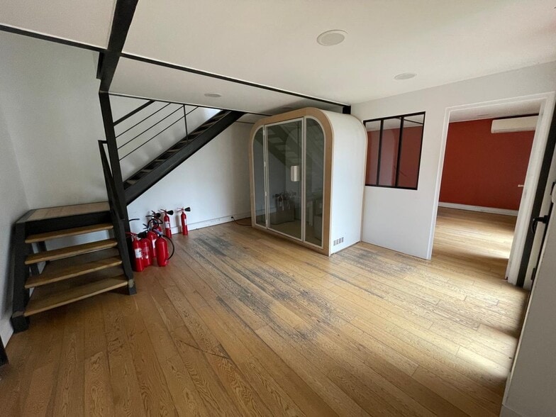 58 Rue Lambrechts, Courbevoie to rent - Interior Photo - Image 1 of 8