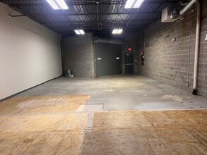 2095 Stonington Ave, Hoffman Estates, IL to rent Interior Photo- Image 2 of 3