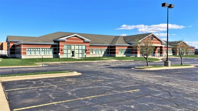 3101 Constitution Dr, Springfield, IL for rent Building Photo- Image 1 of 5