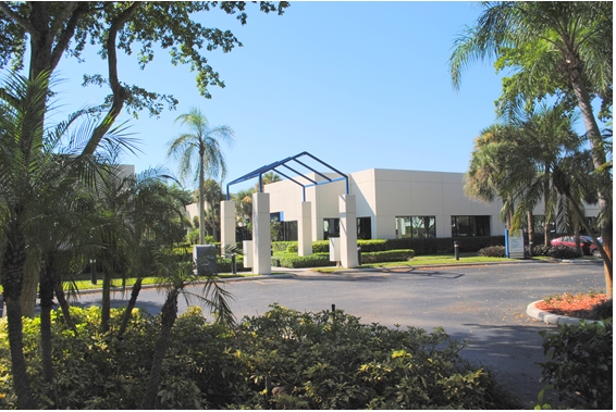 902 Clint Moore Rd, Boca Raton, FL for rent - Primary Photo - Image 1 of 6