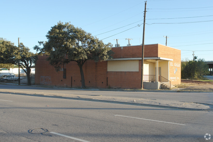 2438 S Cesar Chavez Blvd, Dallas, TX for sale - Primary Photo - Image 1 of 1