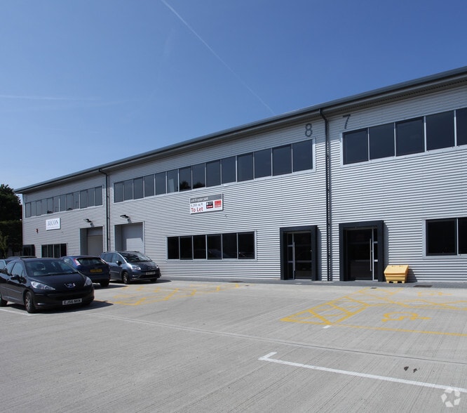 109 Chertsey Rd, Byfleet to rent - Building Photo - Image 3 of 5