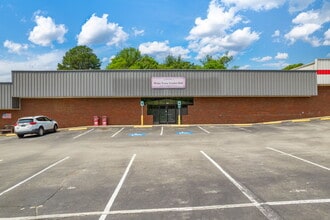 121 Whitley Ave, Henderson, TN to rent Interior Photo- Image 2 of 18