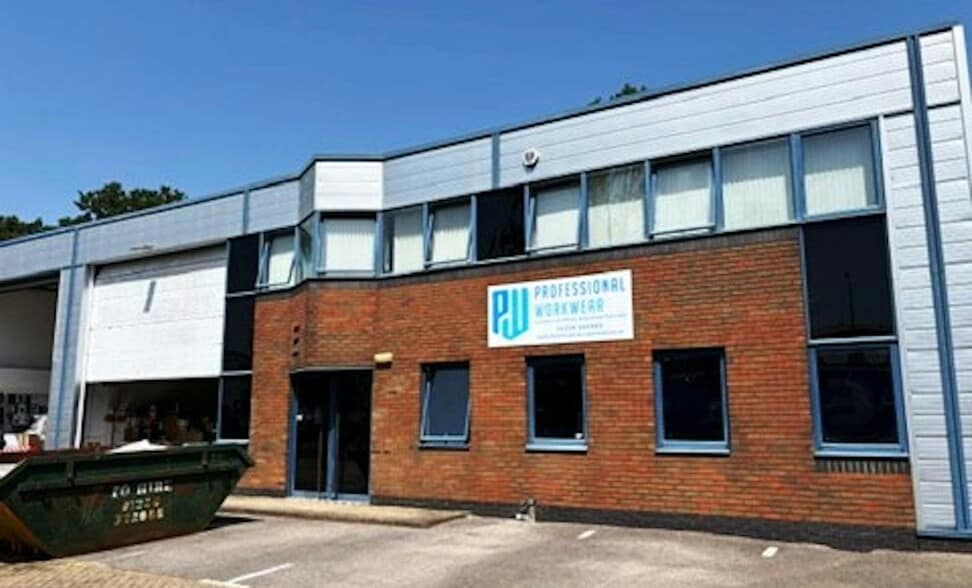 Wade Rd, Basingstoke to rent - Building Photo - Image 3 of 3