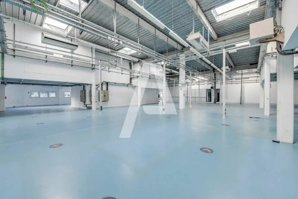 Light Industrial in Ivry-sur-Seine to rent Interior Photo- Image 1 of 6