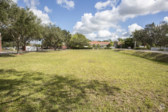 1591 Jacaranda Blvd, Venice, FL for sale Primary Photo- Image 1 of 1