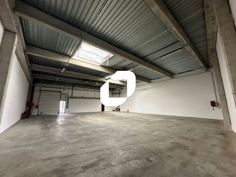 Light Industrial in Le Bourget to rent - Building Photo - Image 3 of 20