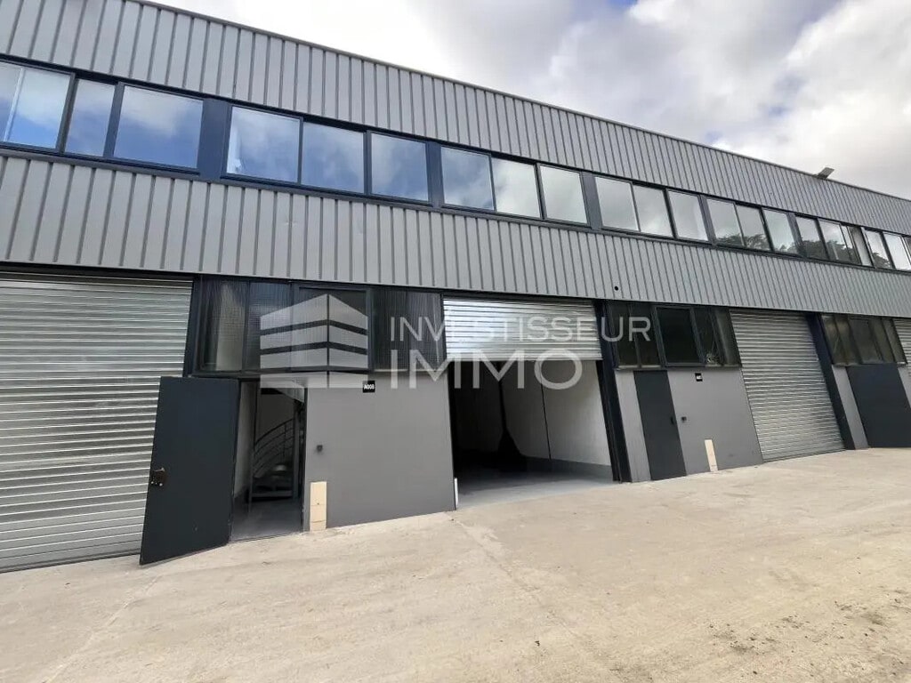 Location Local d'activités 450 m² - Photo 1