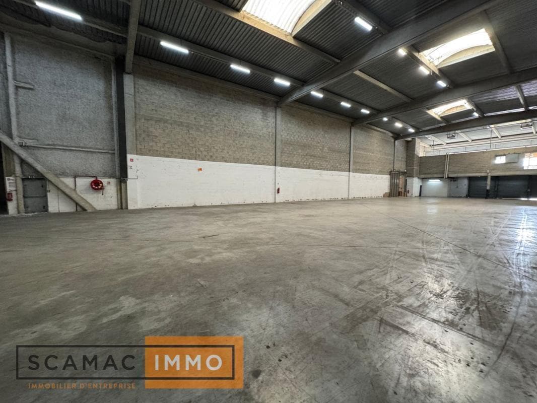 Industrial in LIEUSAINT to rent Interior Photo- Image 1 of 8