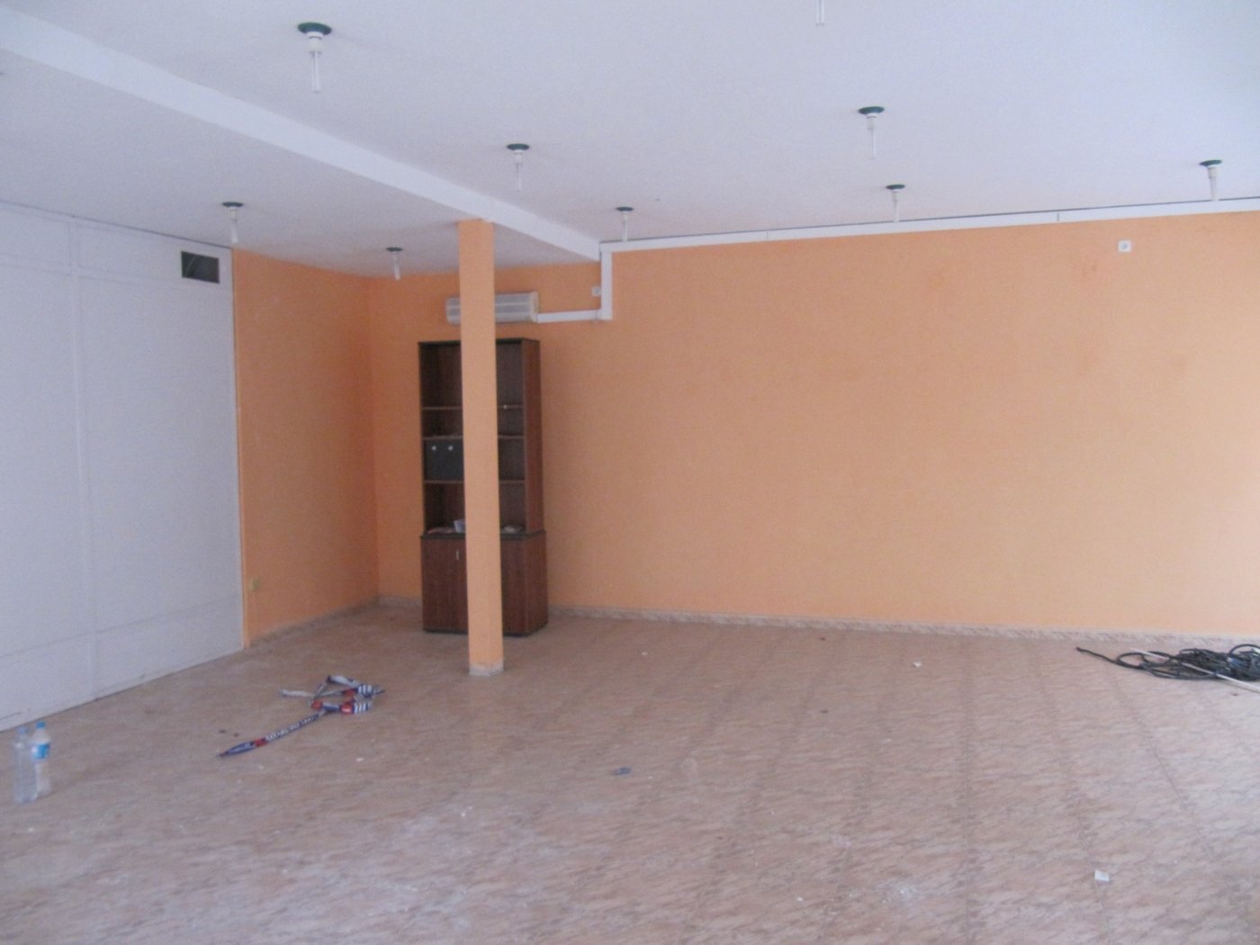 Retail in MONÒVER for sale Building Photo- Image 1 of 5