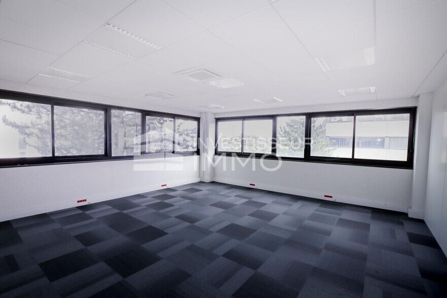 Office in Antony to rent - Interior Photo - Image 2 of 3