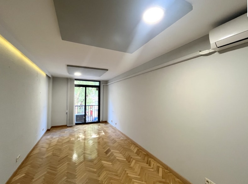 Office in Madrid, Madrid to rent - Interior Photo - Image 3 of 7