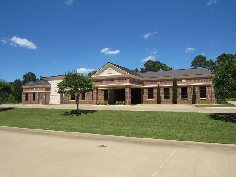 200 Renaissance Way, Crockett, TX for rent - Building Photo - Image 2 of 37