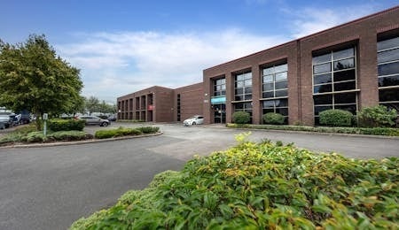 950-955 Yeovil Rd, Slough to rent - Building Photo - Image 2 of 13