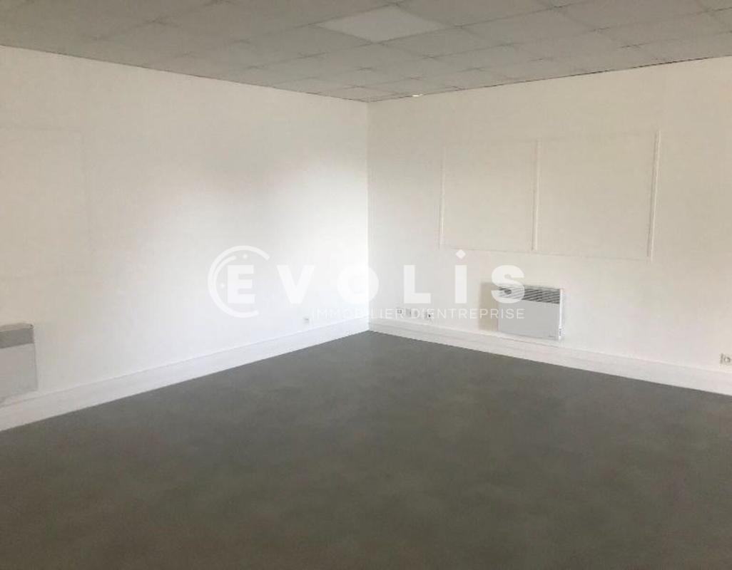 Office in Quincy Voisins to rent Interior Photo- Image 1 of 4