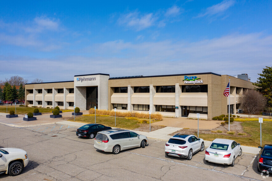 1500 W Big Beaver Rd, Troy, MI for rent - Building Photo - Image 1 of 5