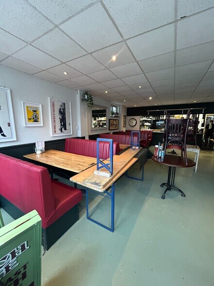 3 Beach Walk, Whitstable for sale - Interior Photo - Image 2 of 7