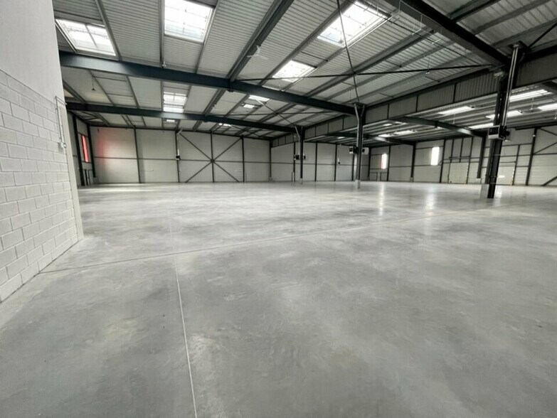 Industrial in Roissy-en-France to rent - Interior Photo - Image 3 of 8
