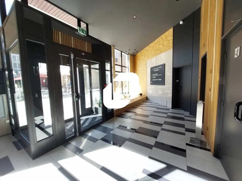 11-17 Rue Joël Le Theule, Montigny-le-Bretonneux to rent - Building Photo - Image 2 of 14