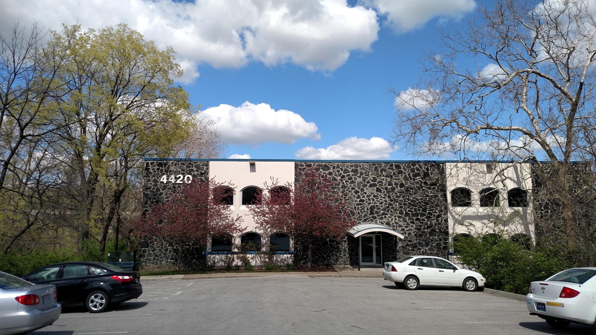 4420 NE Chouteau Tfwy, Kansas City 64117 Chouteau Professional Bldg