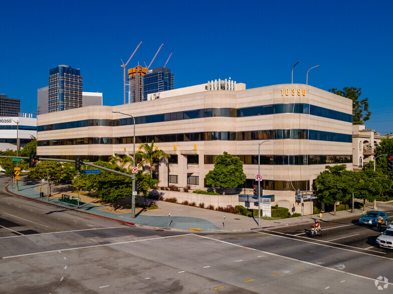 10390 Santa Monica Blvd, Los Angeles, CA for rent - Building Photo - Image 1 of 5