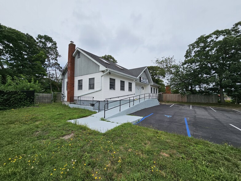 360 Hawkins Ave, Ronkonkoma, NY for sale - Building Photo - Image 3 of 29