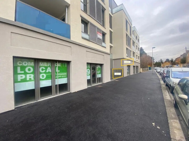 Office in Villefranche-sur-Saône to rent - Building Photo - Image 1 of 5