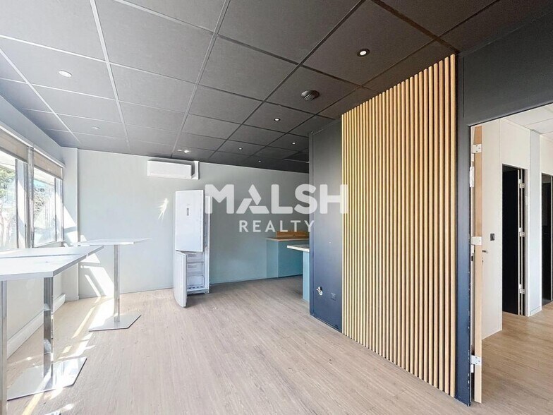 Office in Bron to rent - Interior Photo - Image 3 of 14