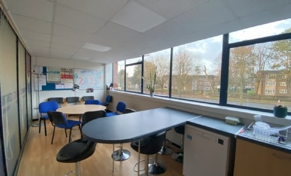 Raynesway, Derby to rent - Interior Photo - Image 3 of 10