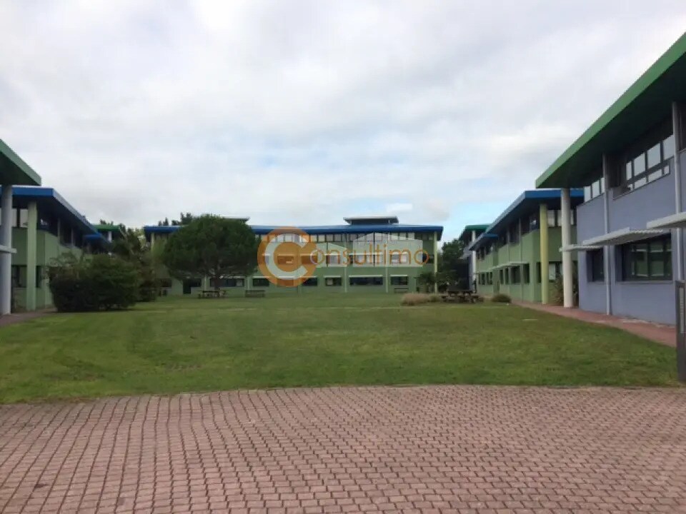 Office in Canéjan to rent Primary Photo- Image 1 of 6