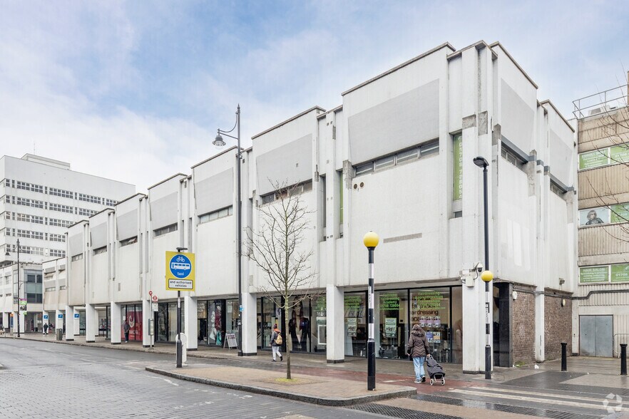 Liberty Shopping Centre, Romford to rent - Building Photo - Image 2 of 14