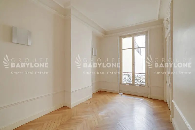 Office in Paris for sale - Interior Photo - Image 2 of 5