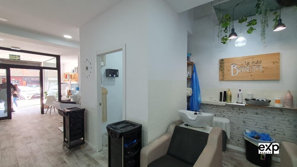 Retail in Paterna, Valencia to rent - Interior Photo - Image 2 of 4