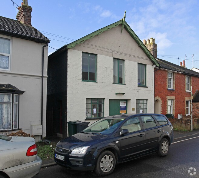 47-49 Whitfeld Rd, Ashford for rent - Building Photo - Image 1 of 8