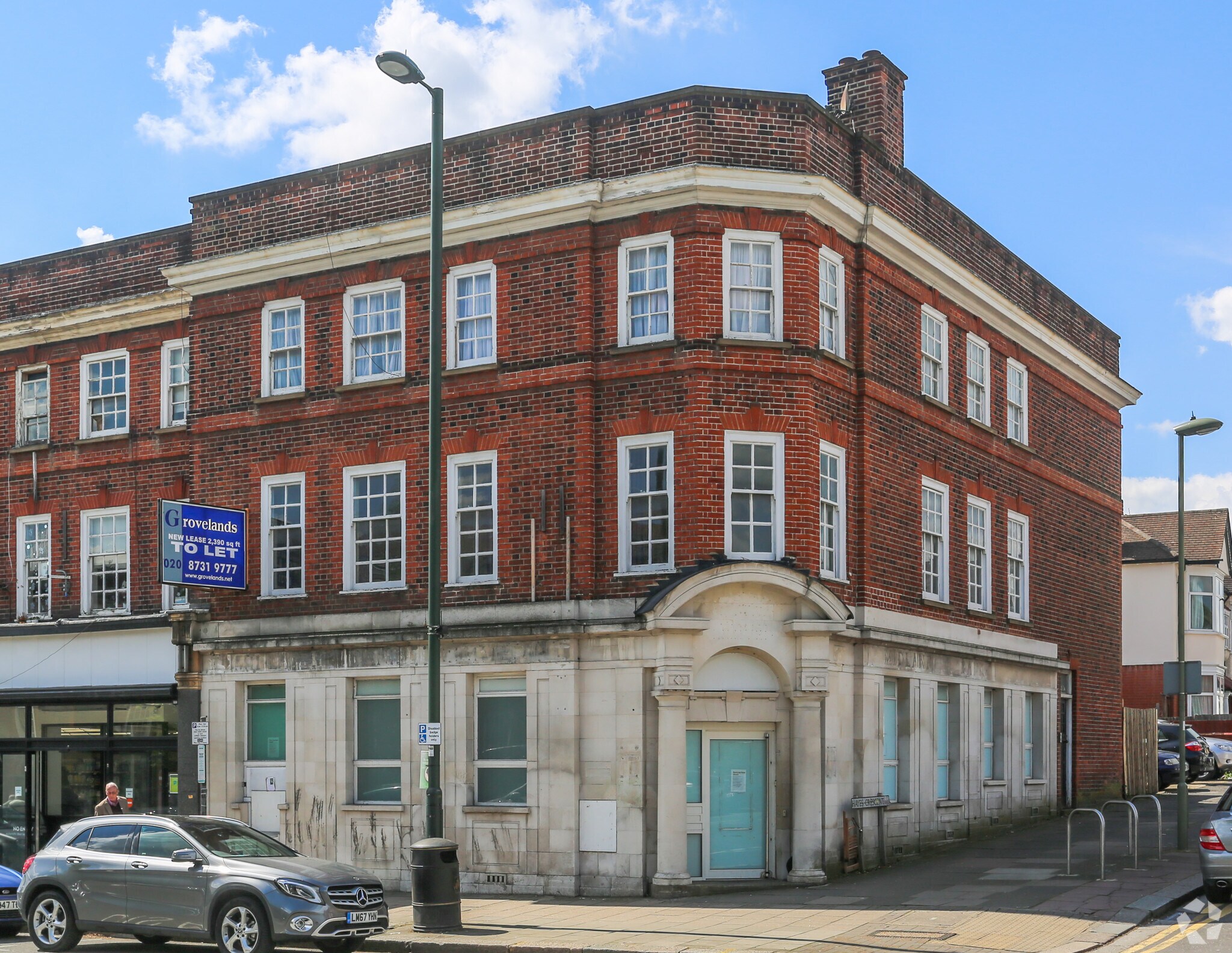 40 Temple Fortune Ln, London for sale Primary Photo- Image 1 of 1
