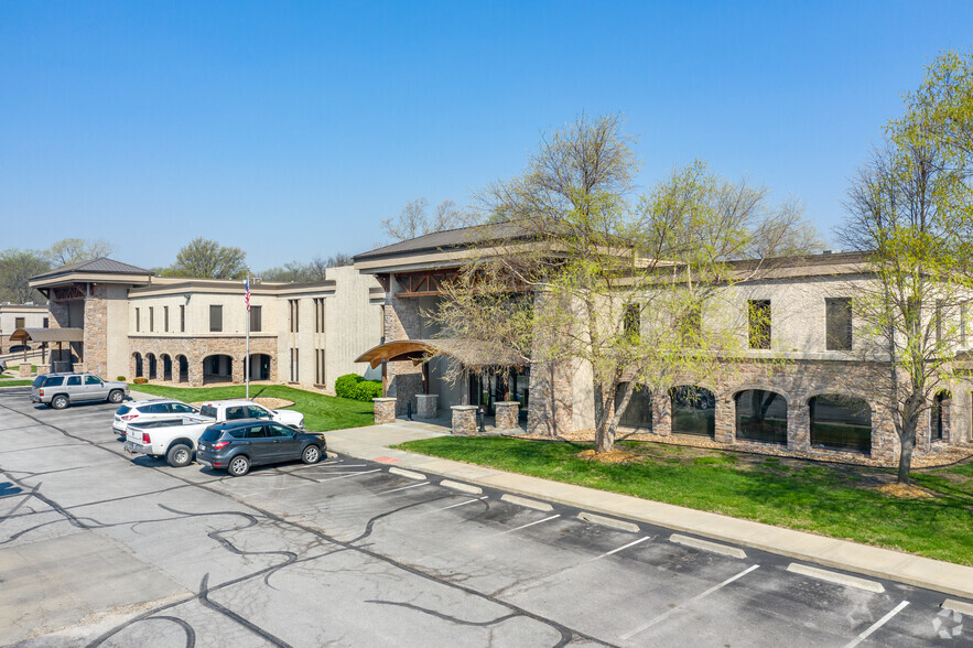 10000 W 75th St, Merriam, KS for rent - Building Photo - Image 1 of 8