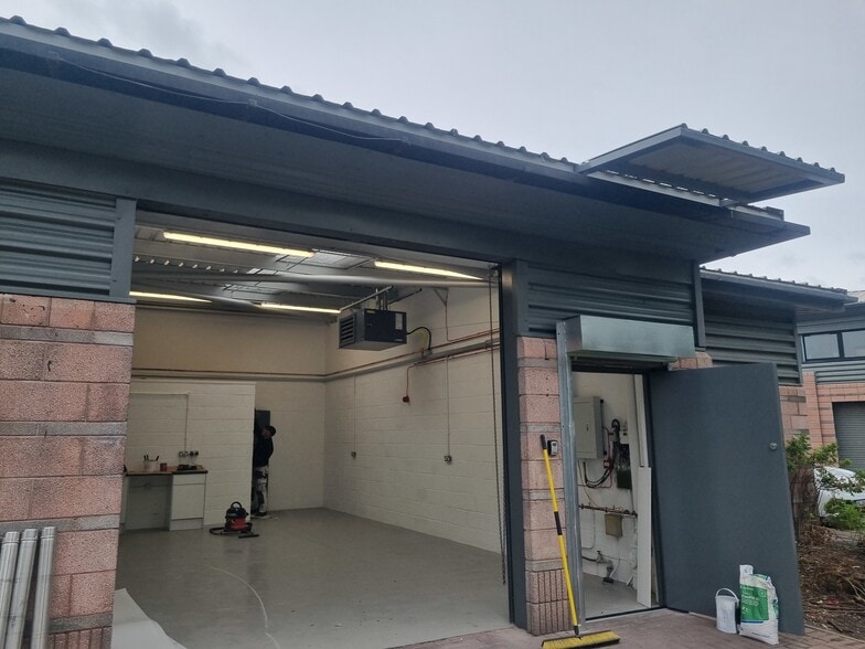 47-67 Peffer Pl, Edinburgh to rent - Building Photo - Image 1 of 12