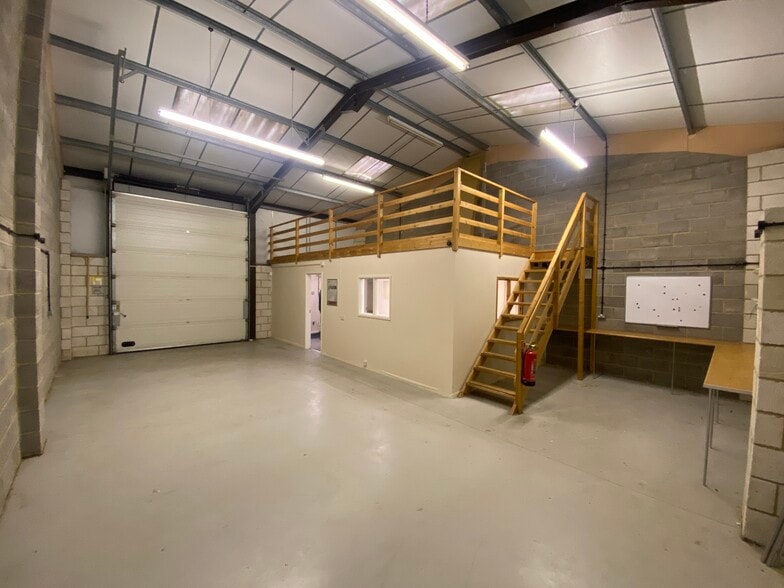 Portway Business Centre, Salisbury to rent - Building Photo - Image 2 of 3