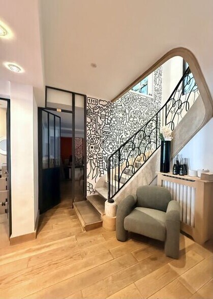 Build-to-Rent in Paris for sale - Building Photo - Image 2 of 13