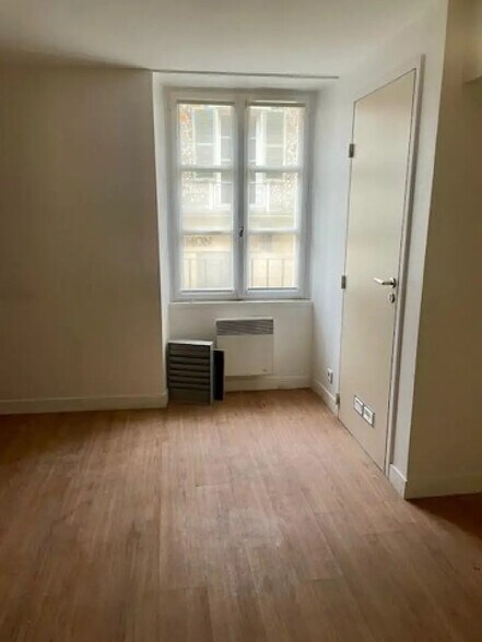 Office in Versailles to rent - Interior Photo - Image 2 of 6