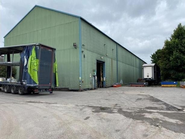 Bradford Rd, Bradford to rent Building Photo- Image 1 of 2